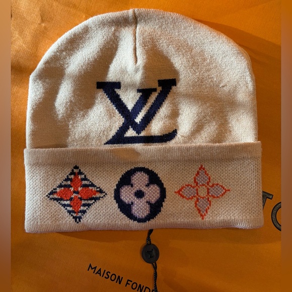 LOUIS VUITTON Cream Knit Beanie with Black, Pink and Orange Accents. NWT. - Picture 6 of 10